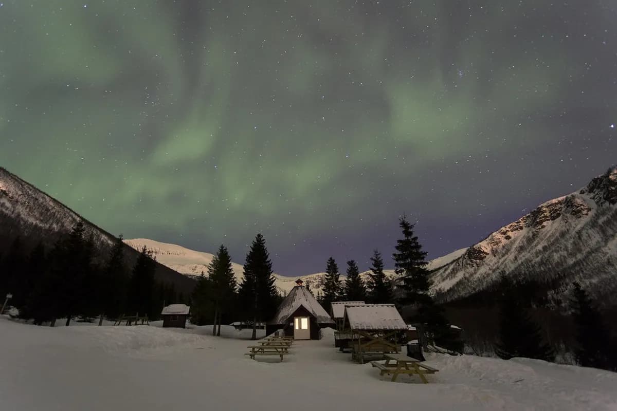 Best Time To See Northern Lights In Tromso: 2025 Guide